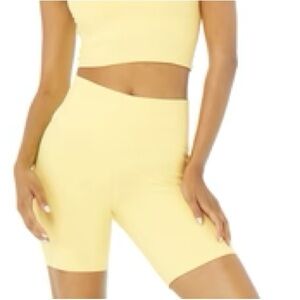 ❌SOLD❌ ALO Yoga Light Yellow airbrush High Rise Short